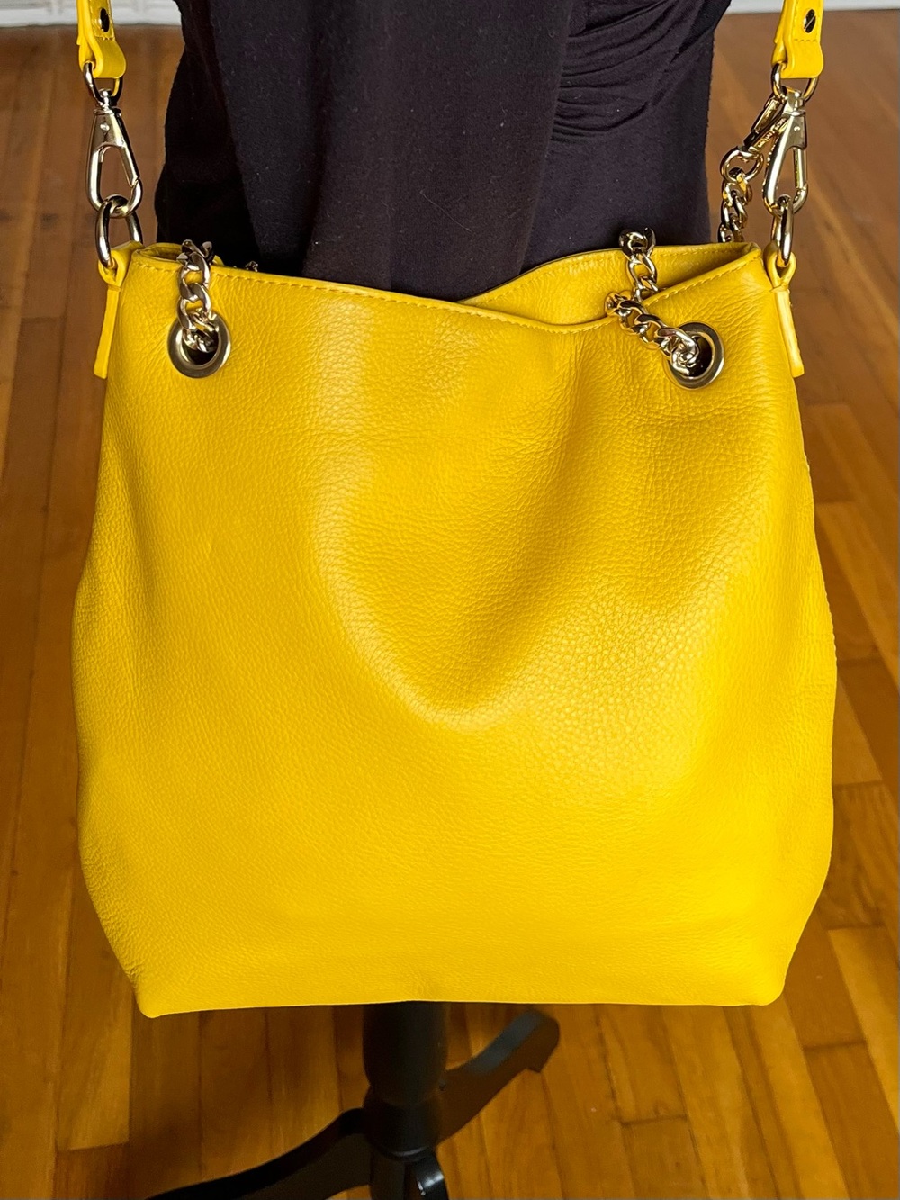Michael Kors golden sun Pebbled Leather MK Charm purse - Picture 4 of 17